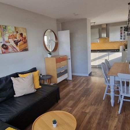 Beautiful 3-Bedroom Flat With Stunning Views Λονδίνο Εξωτερικό φωτογραφία